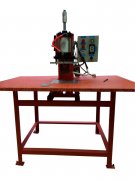 如何制作新型高效压花机？