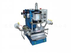 皮革压花机是怎么处理皮革的？